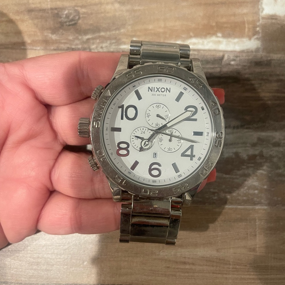 Gorgeous oversized men’s watch.